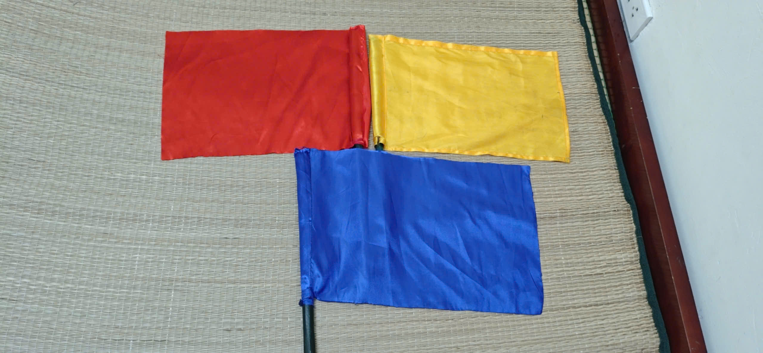 Cờ huấn luyện chiến thuật (xanh, vàng , đỏ)
