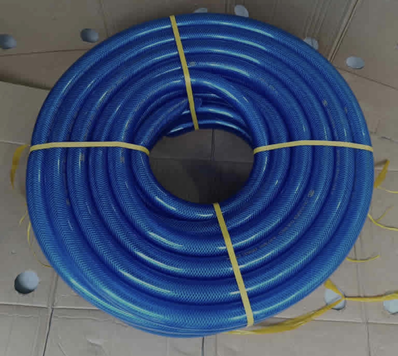 Ống nhựa lưới dẫn nước mềm phi 40, độ dày ống: 3.0, màu xanh dương THE SIÊU ( cuộn)