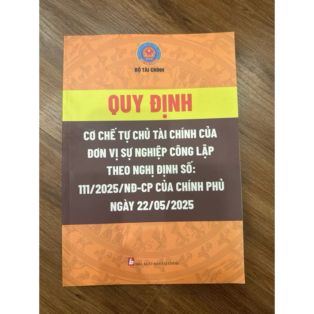 Sách Pháp luật tài chính (Cuốn)