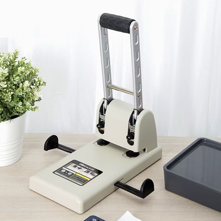 Đục lỗ Deli EO130 (100 tờ) (Cái)