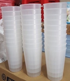 Cốc nhựa sọc uống nước
