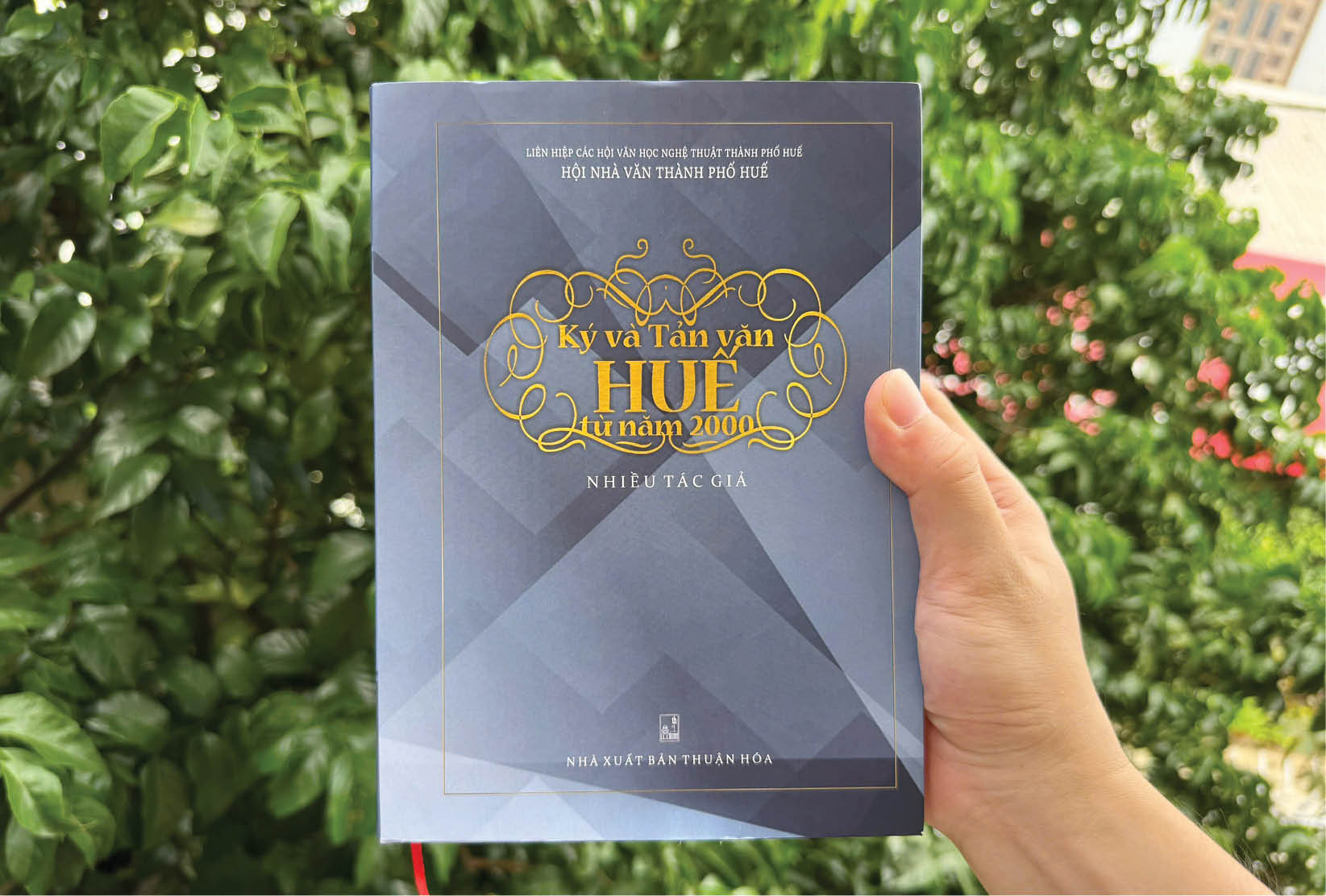 Sách: Ký và tản văn Huế