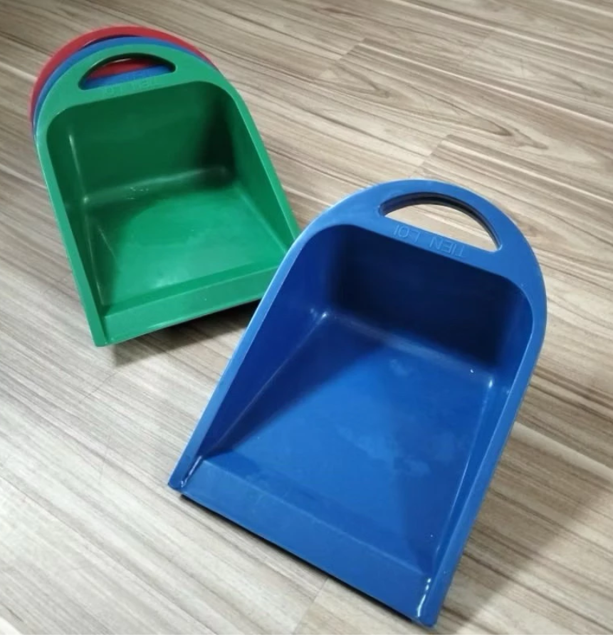 Gầu hót rác nhựa cán thấp